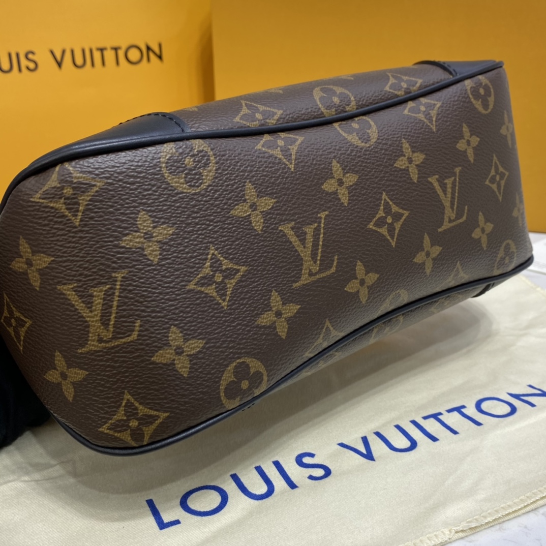 Louis Vuitton BOULOGNE Handbag Monogram M45831